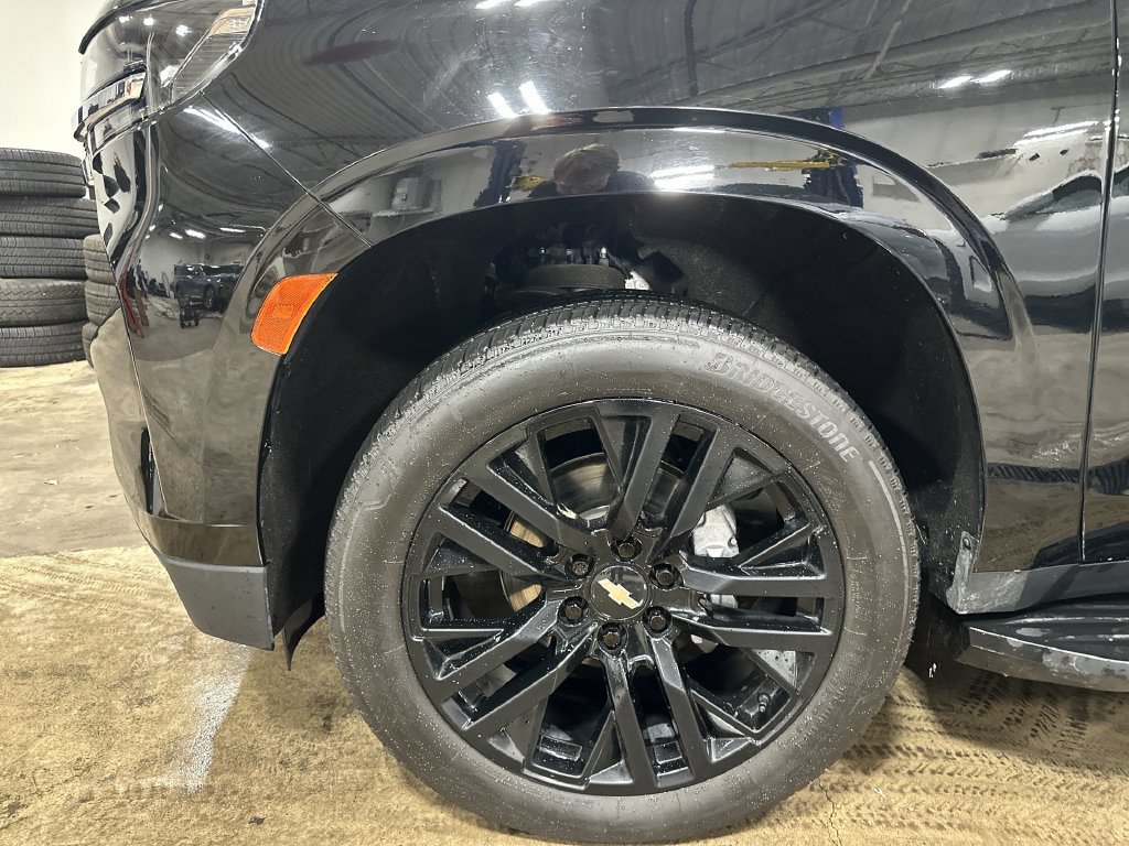 Used 2023 Chevrolet Tahoe LT w/ Luxury Package AWD/4WD image 19
