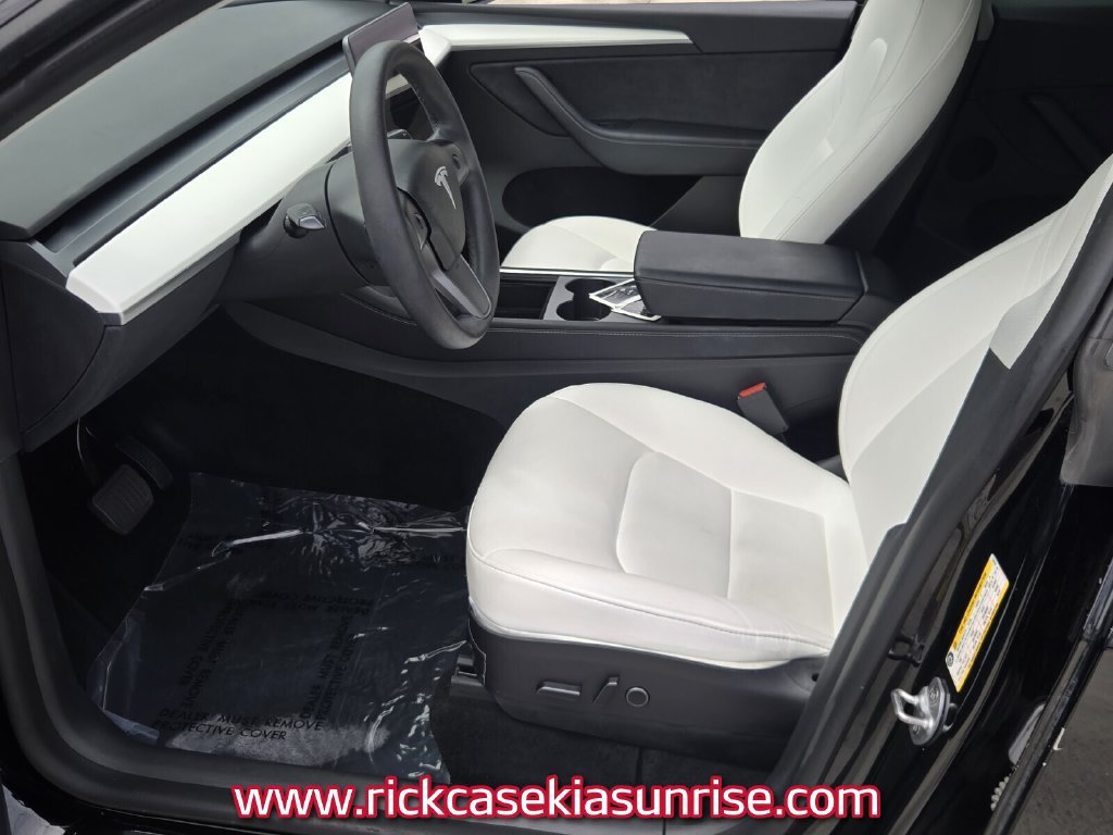 Used 2022 Tesla Model Y Long Range AWD/4WD image 10