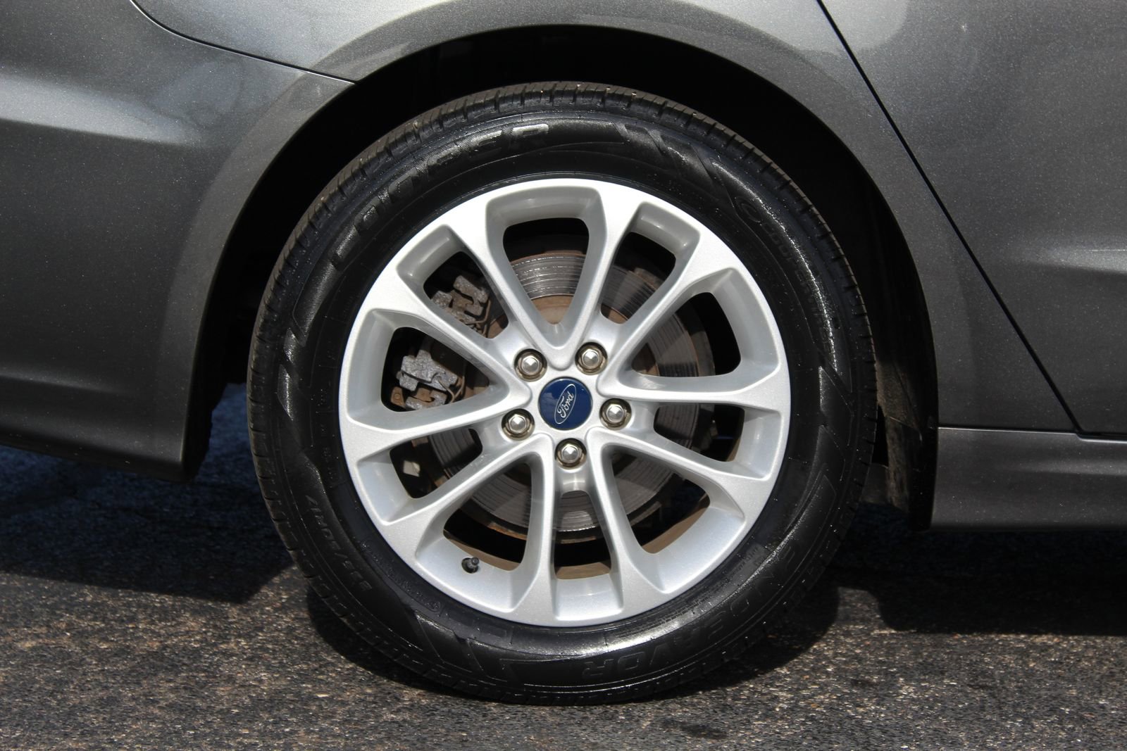 Used 2020 Ford Fusion SE image 24