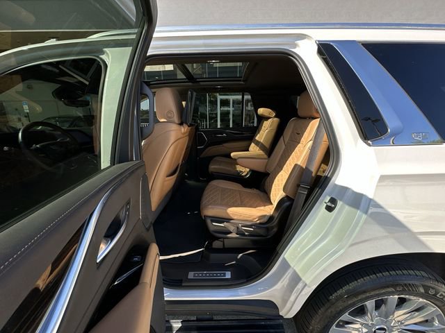 Certified 2023 Cadillac Escalade Premium Luxury w/ Performance Package image 31