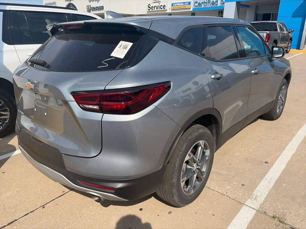 Used 2025 Chevrolet Blazer LT FWD image 6