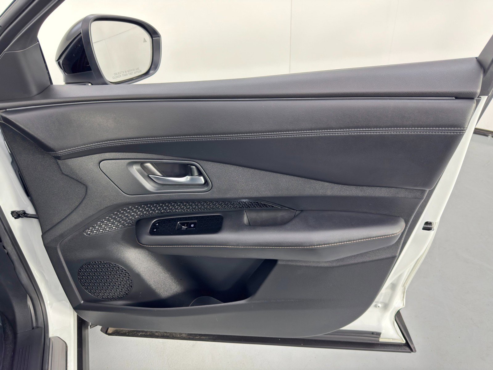 Used 2023 Nissan Ariya Premiere image 44