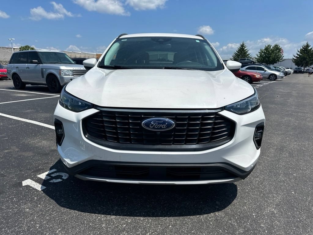 Used 2023 Ford Escape Platinum AWD/4WD image 2