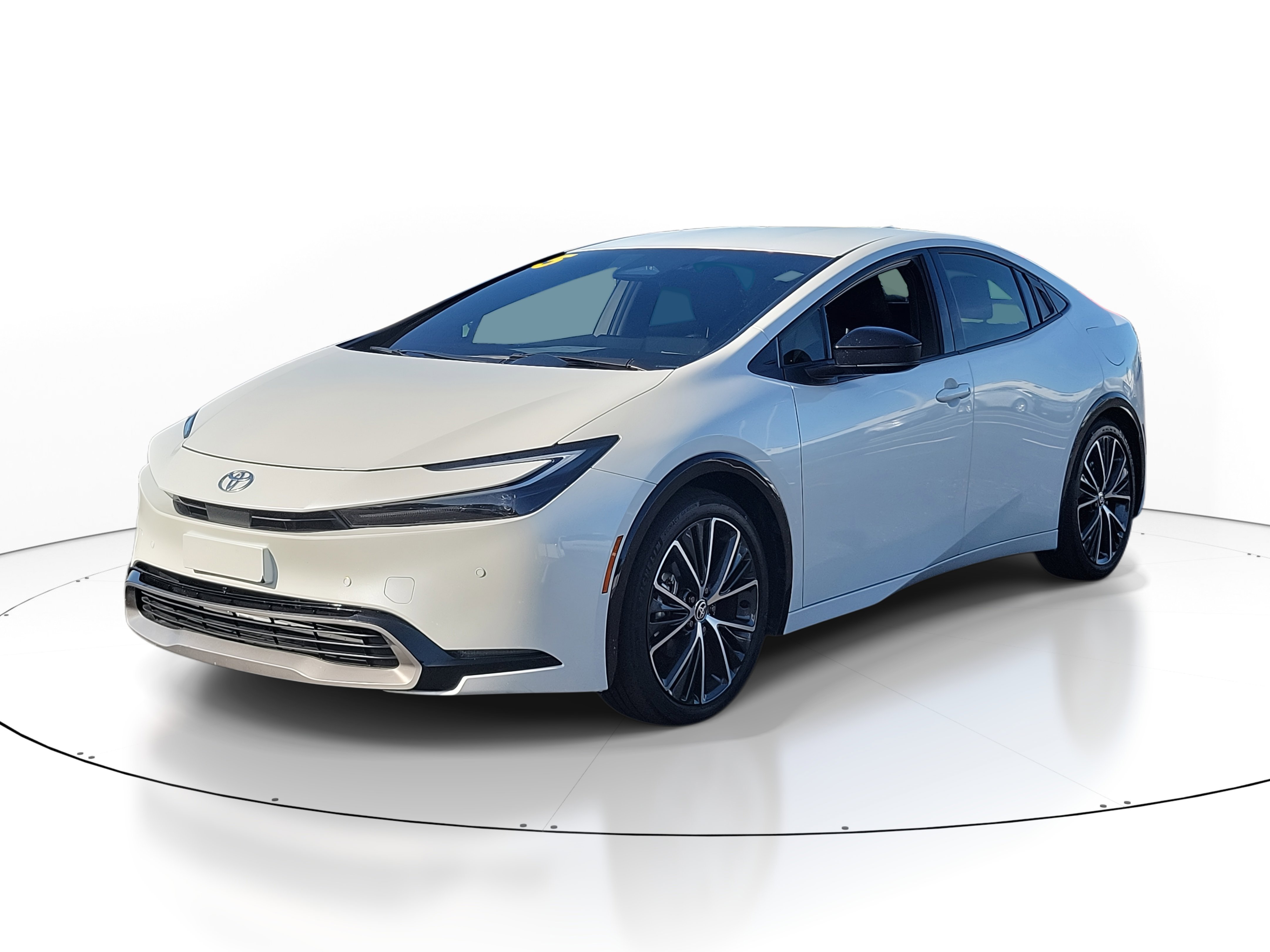 Used 2025 Toyota Prius XLE image 2