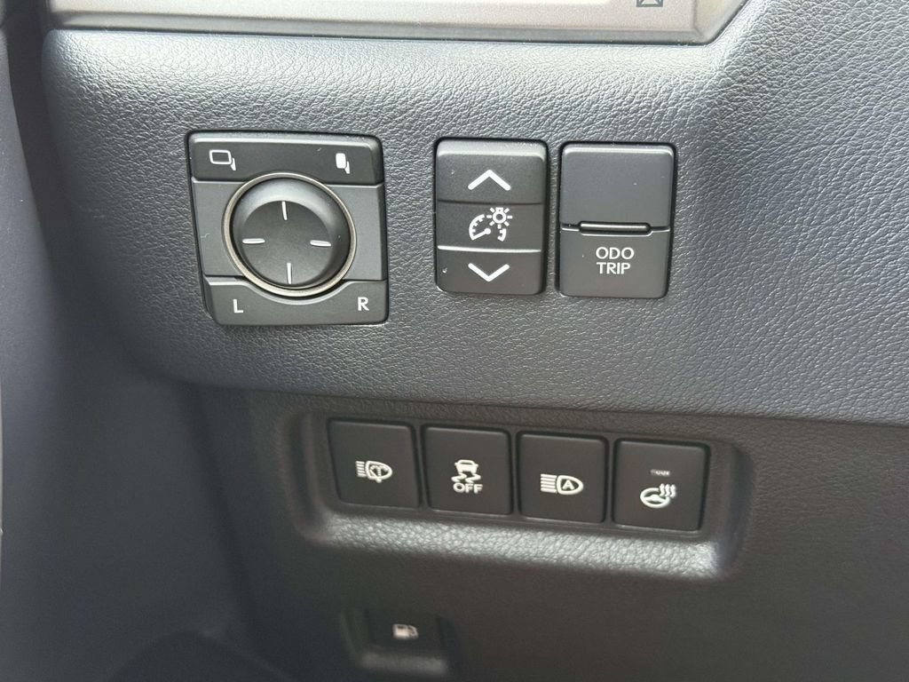 Used 2023 Lexus GX 460 Premium w/ Accessory Package AWD/4WD image 24
