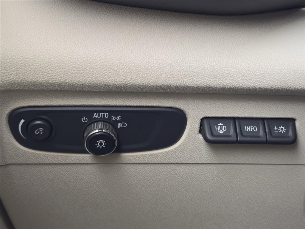 Used 2022 Buick Envision Avenir w/ Technology Package II image 25