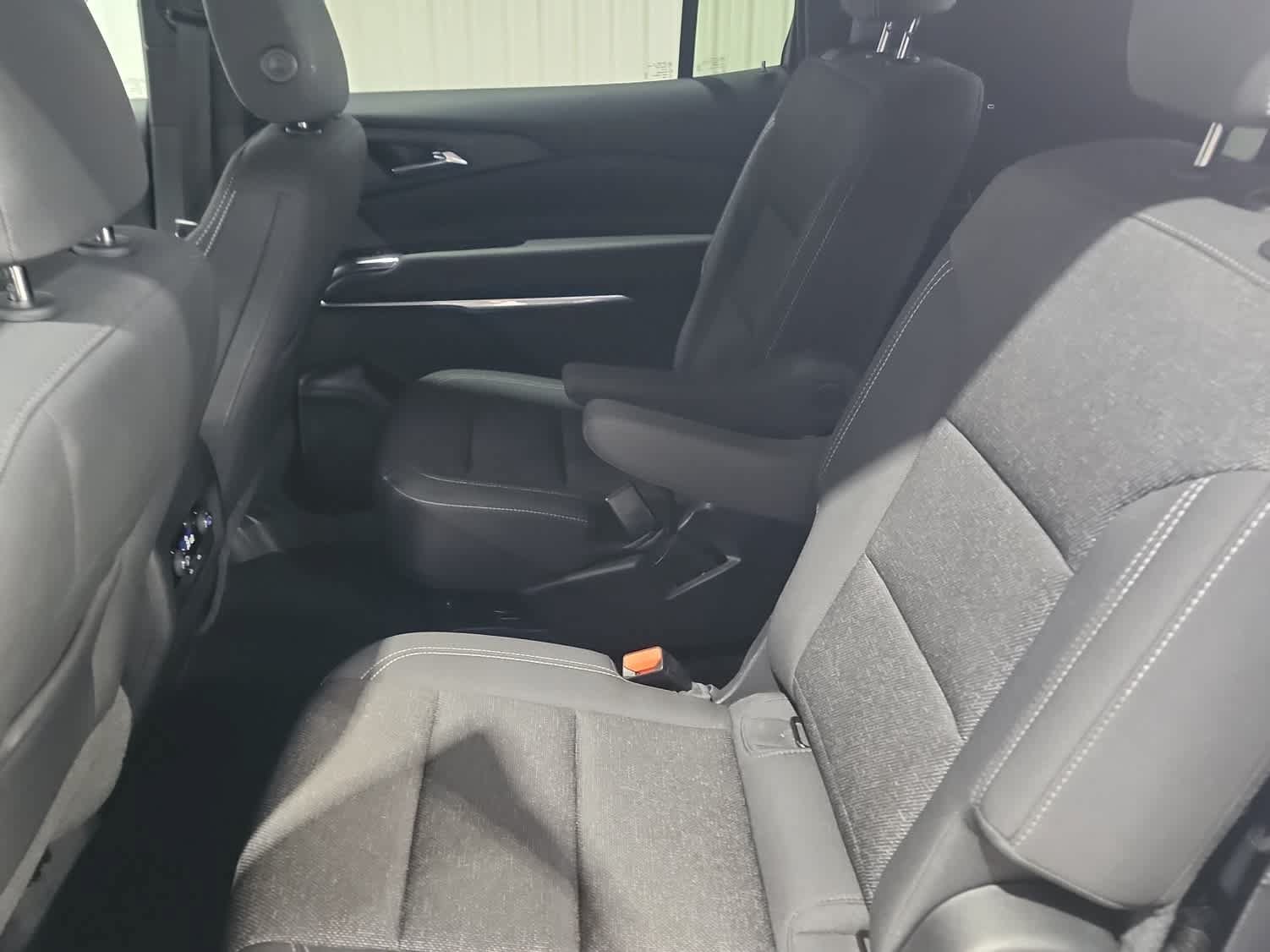 Used 2025 Chevrolet Traverse LT FWD image 30