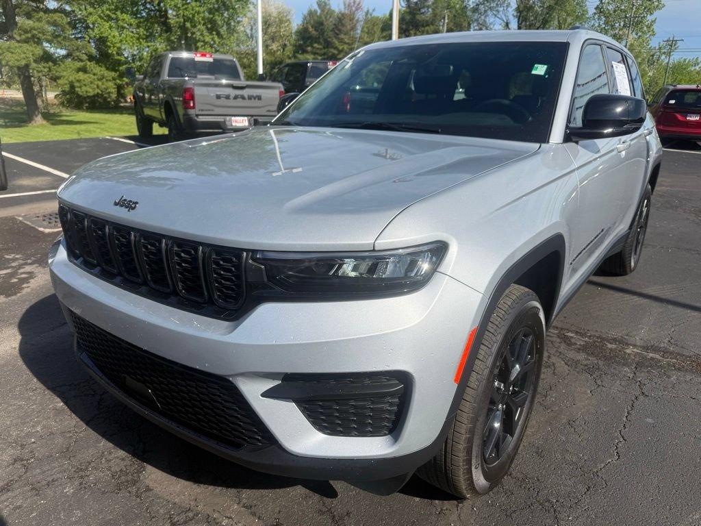Used 2024 Jeep Grand Cherokee Altitude AWD/4WD video 2