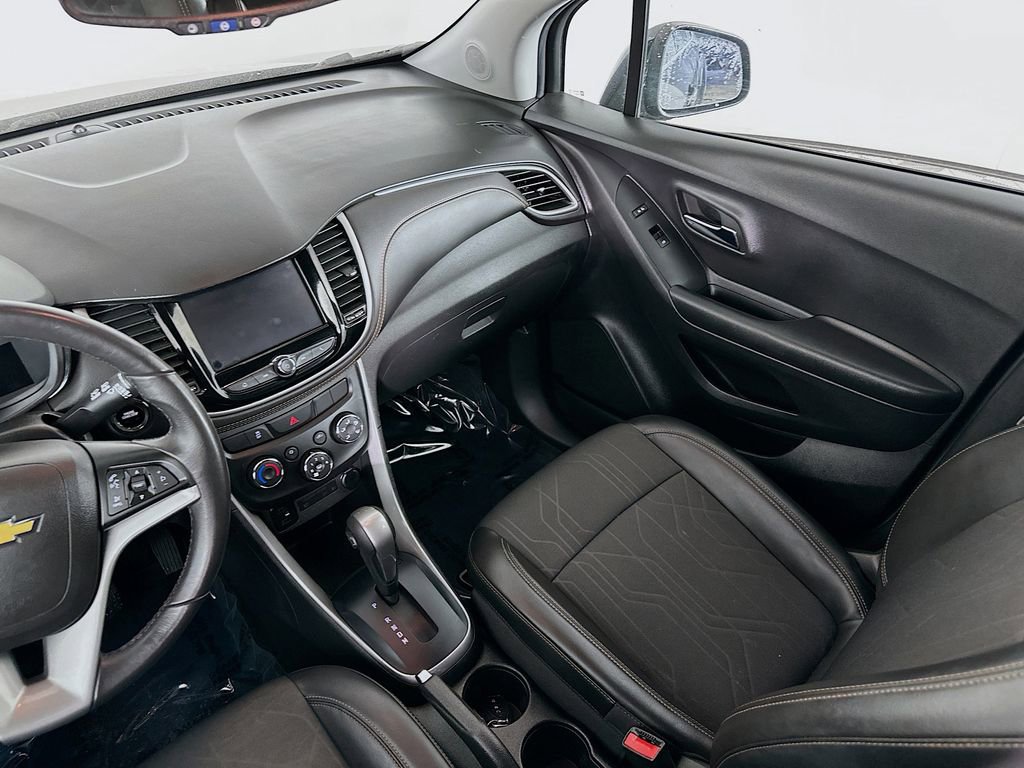 Used 2022 Chevrolet Trax LT w/ LT Convenience Package image 30