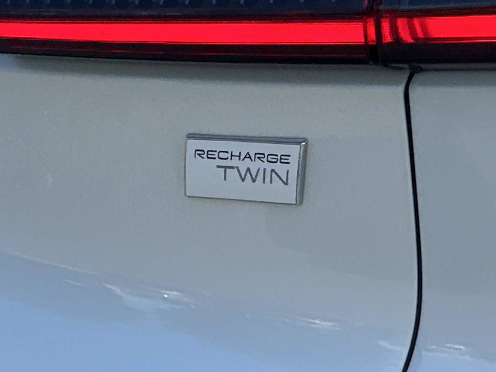 Certified 2023 Volvo C40 P8 Recharge Ultimate w/ Protection Package Premier image 28