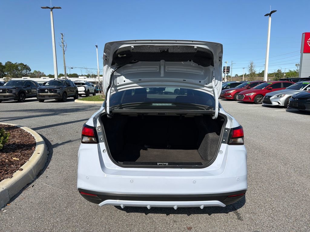 Used 2024 Nissan Versa SR w/ Trunk Package image 9