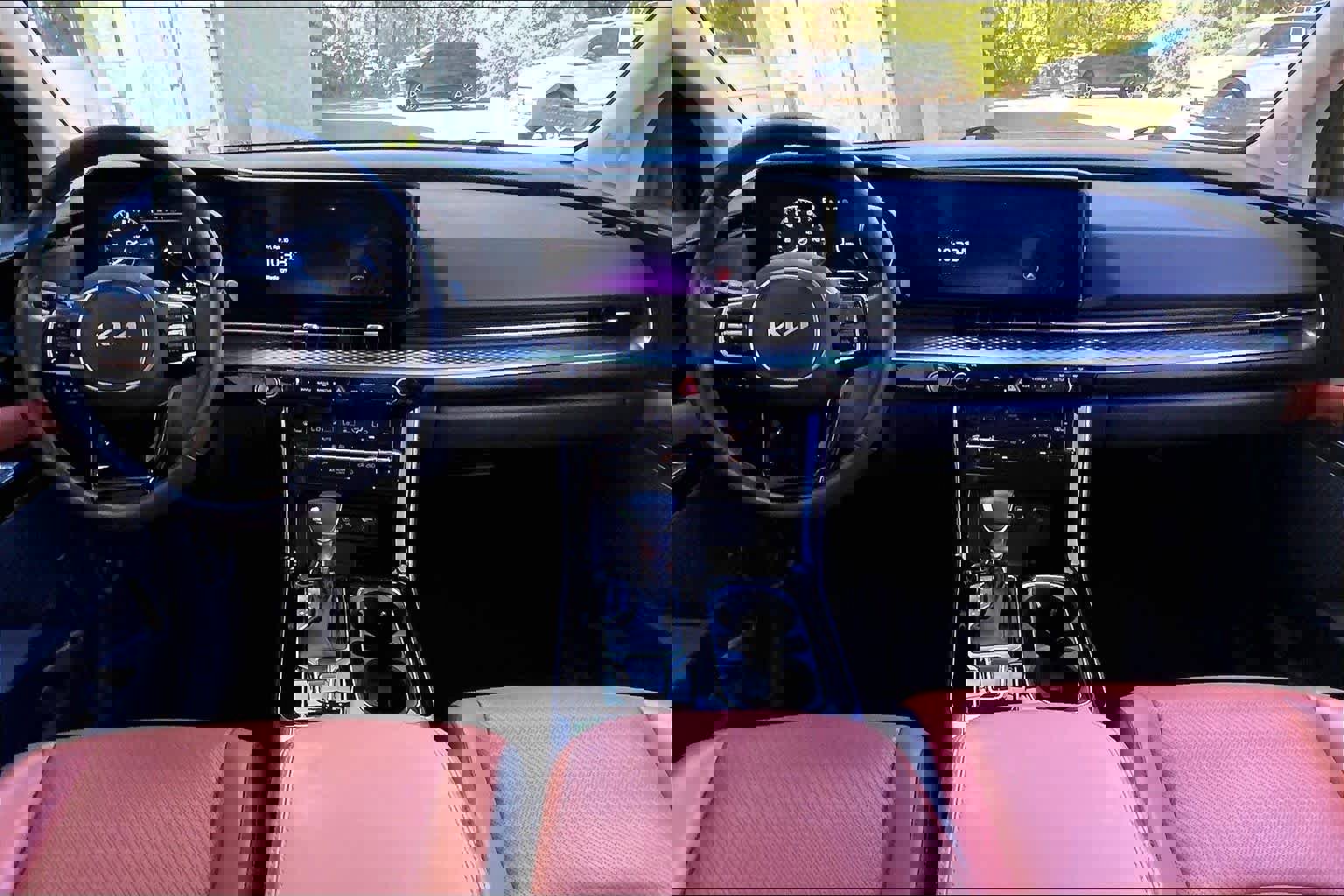 Used 2024 Kia Carnival SX Prestige image 16