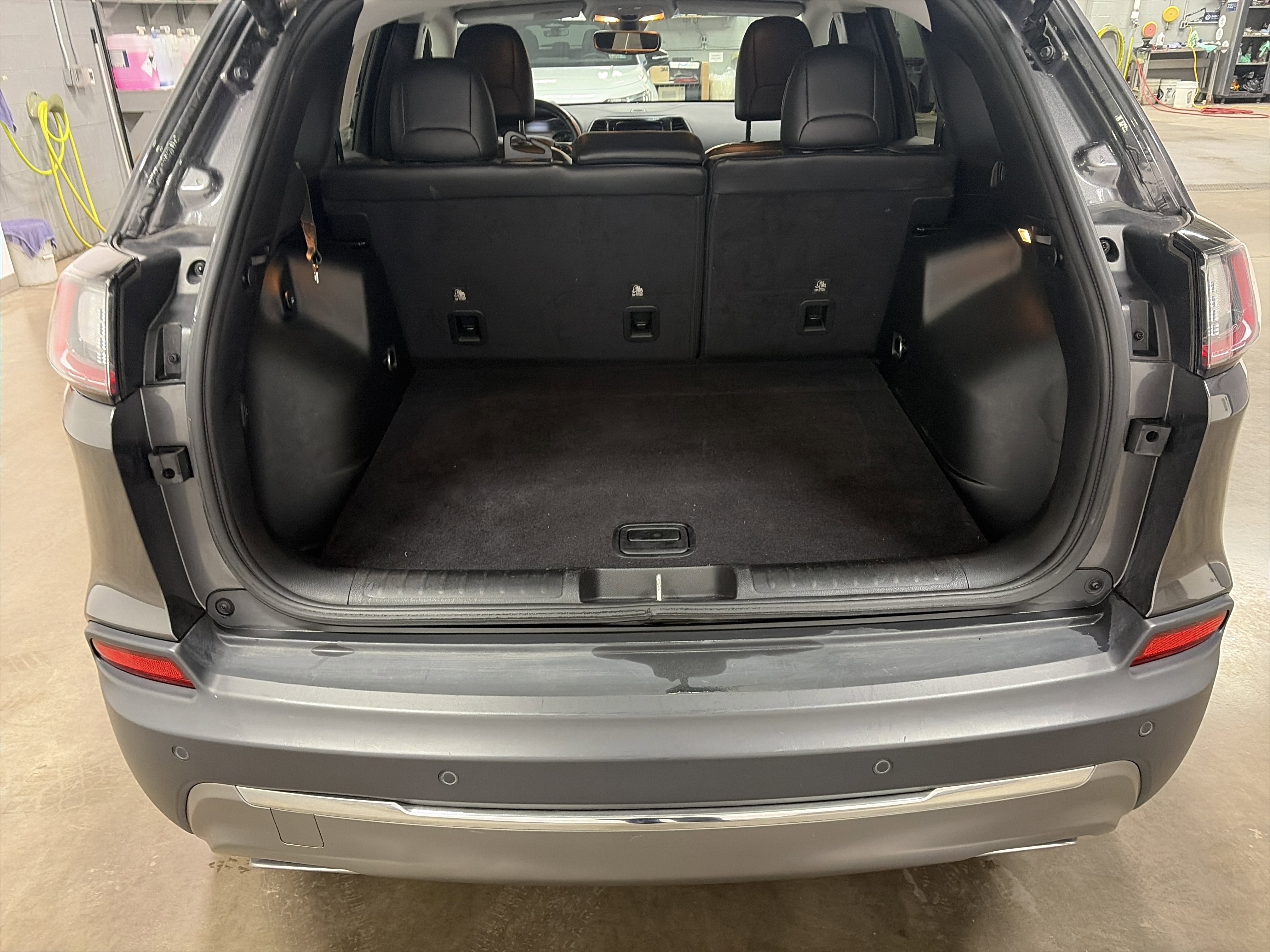 Used 2019 Jeep Cherokee Limited AWD/4WD image 28