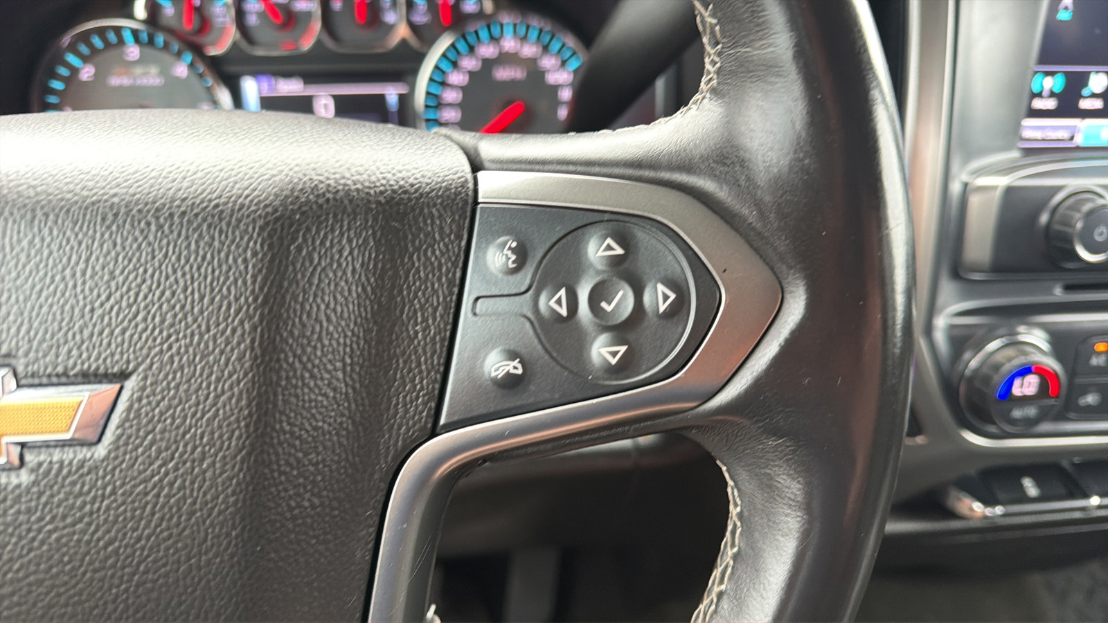 Used 2017 Chevrolet Silverado 1500 LT w/ All Star Edition AWD/4WD image 17