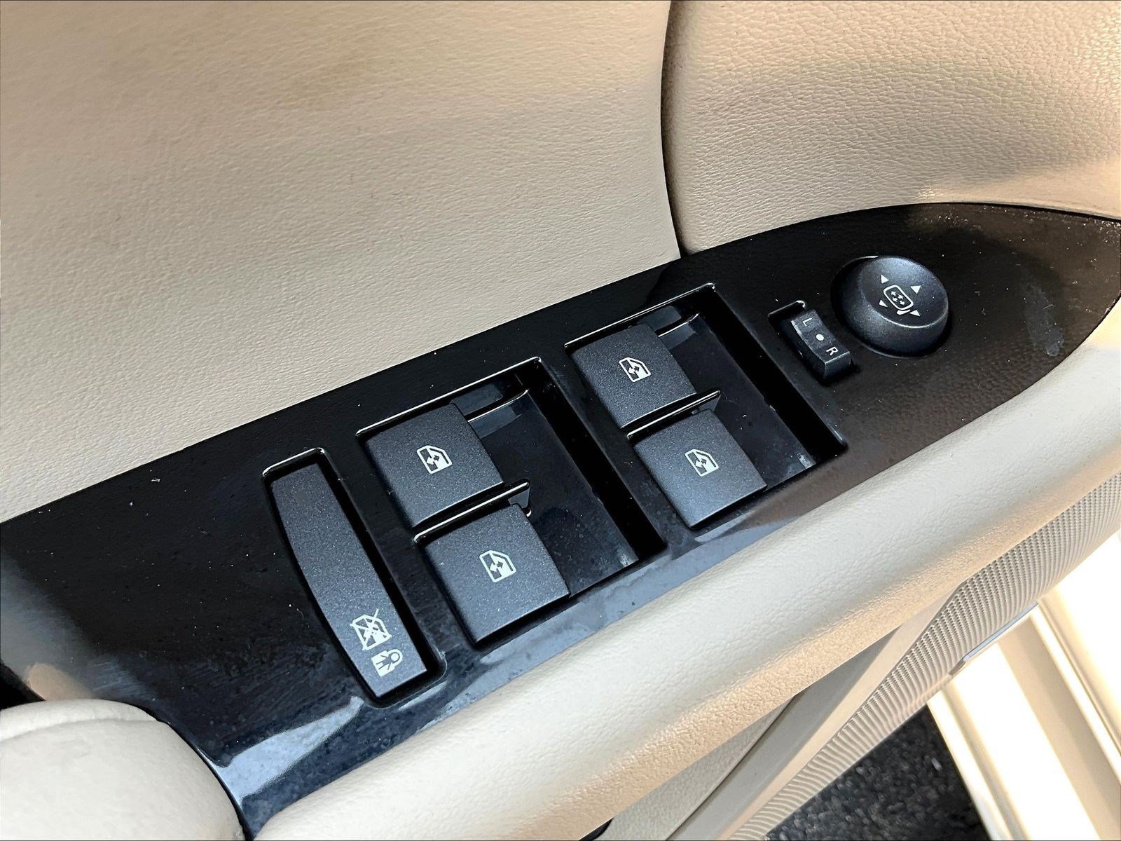 Used 2013 Cadillac XTS Luxury FWD image 36