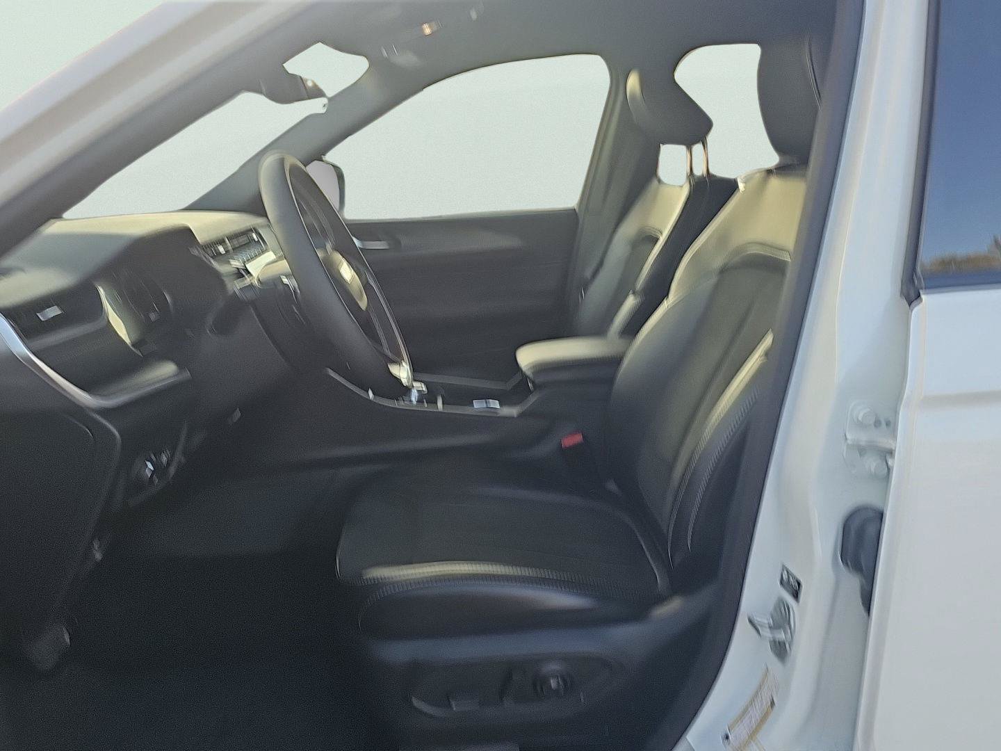 Used 2025 Jeep Grand Cherokee Altitude RWD image 13