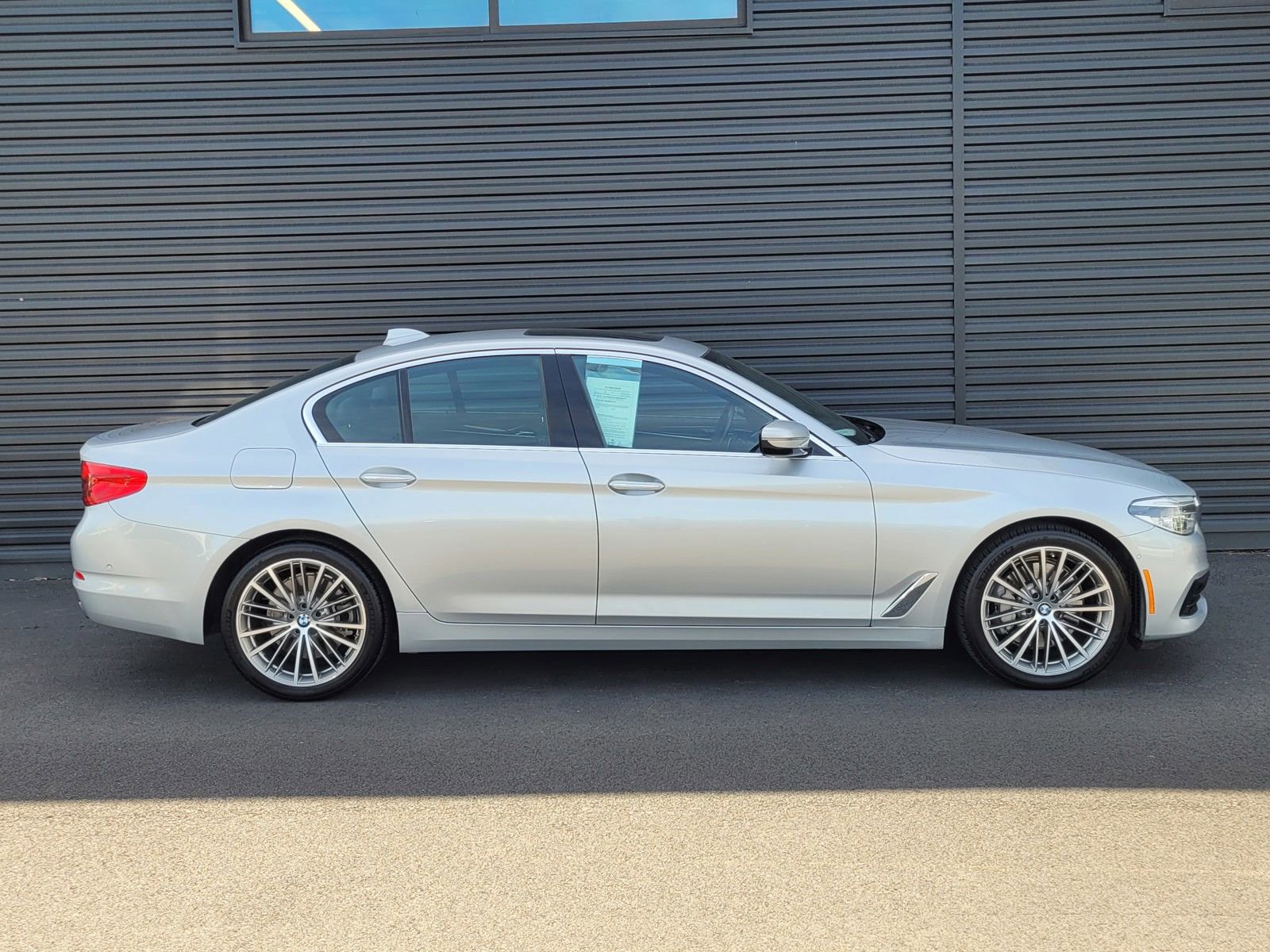 Used 2017 BMW 540i RWD image 7