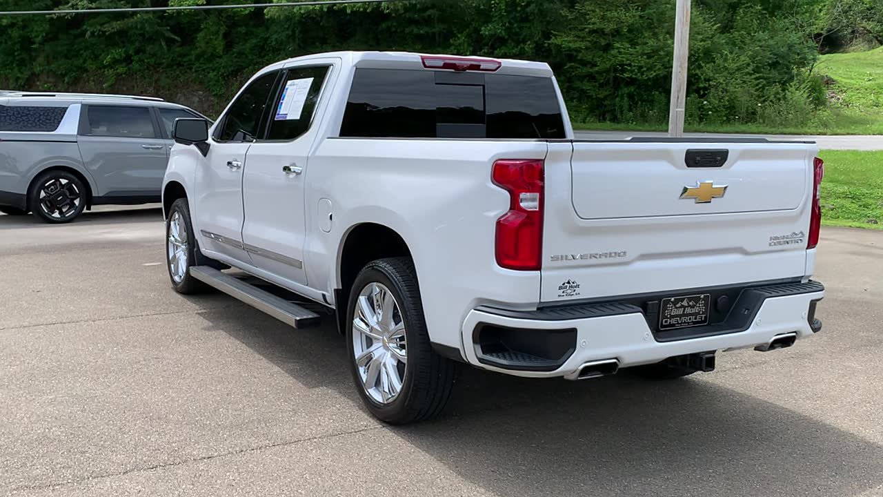 Used 2025 Chevrolet Silverado 1500 High Country AWD/4WD image 7