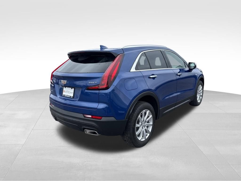 Used 2021 Cadillac XT4 Luxury w/ Cold Weather Package image 7