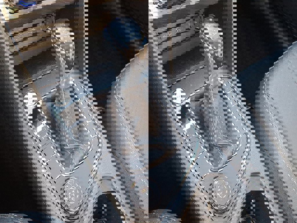 Used 2023 Volkswagen Tiguan SE image 31