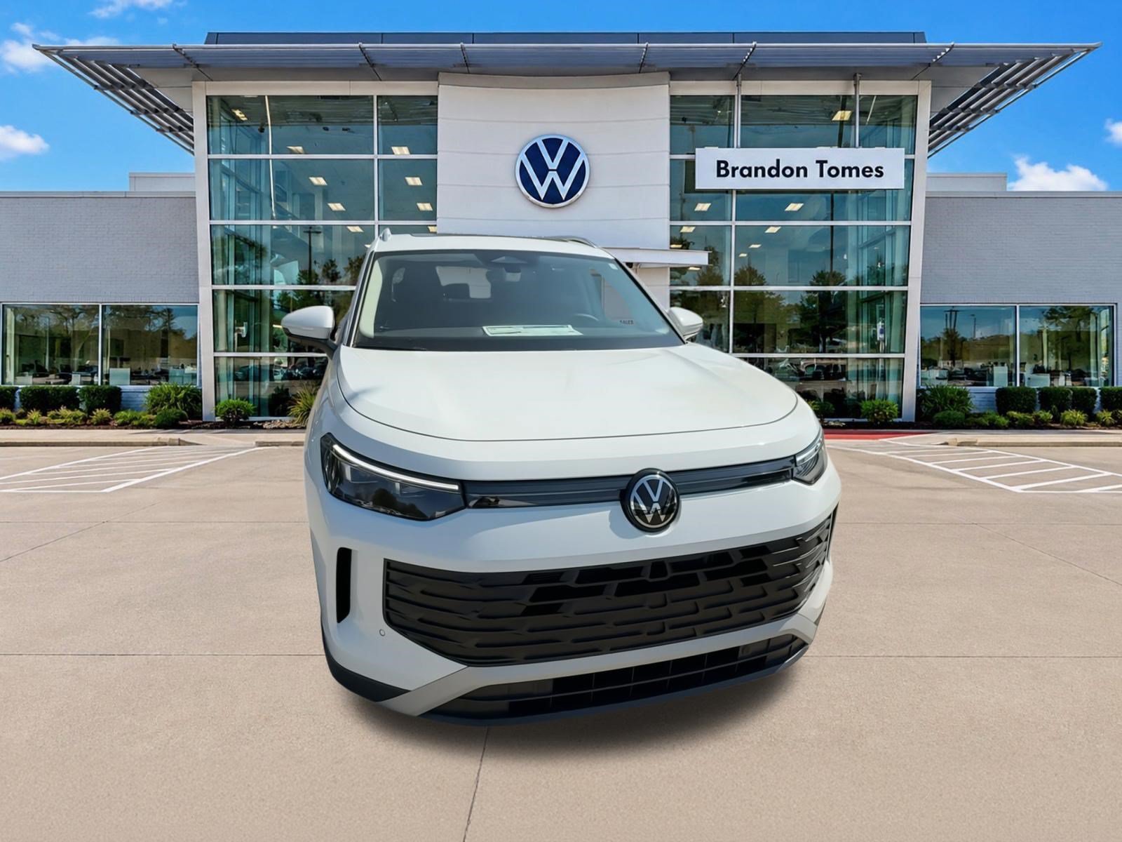 New 2026 Volkswagen Tiguan SE FWD image 2