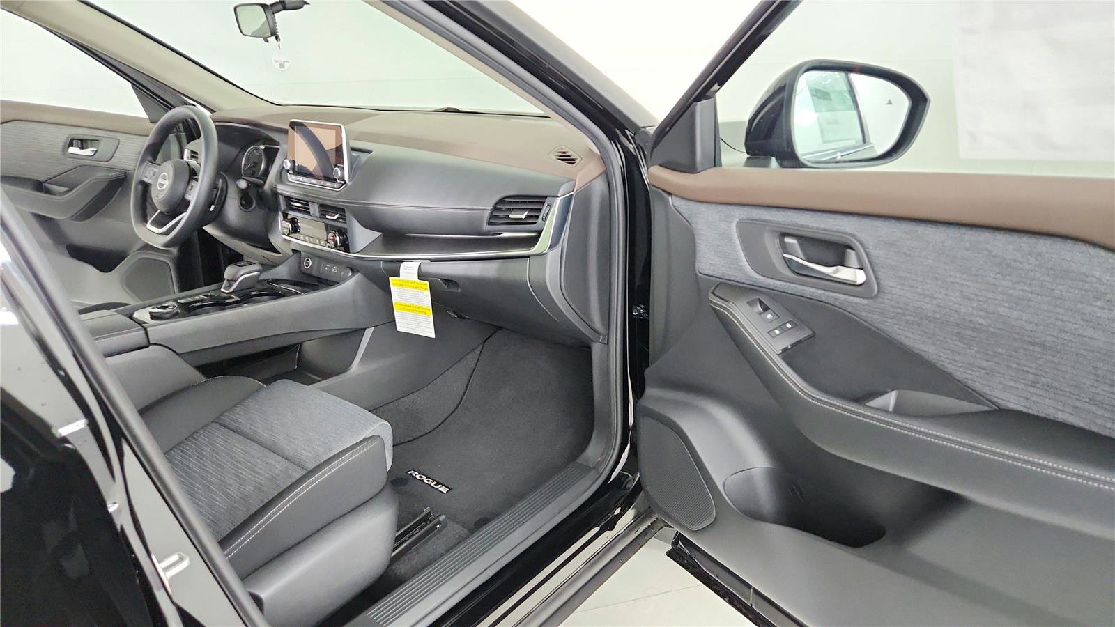 Used 2023 Nissan Rogue SV AWD/4WD image 18