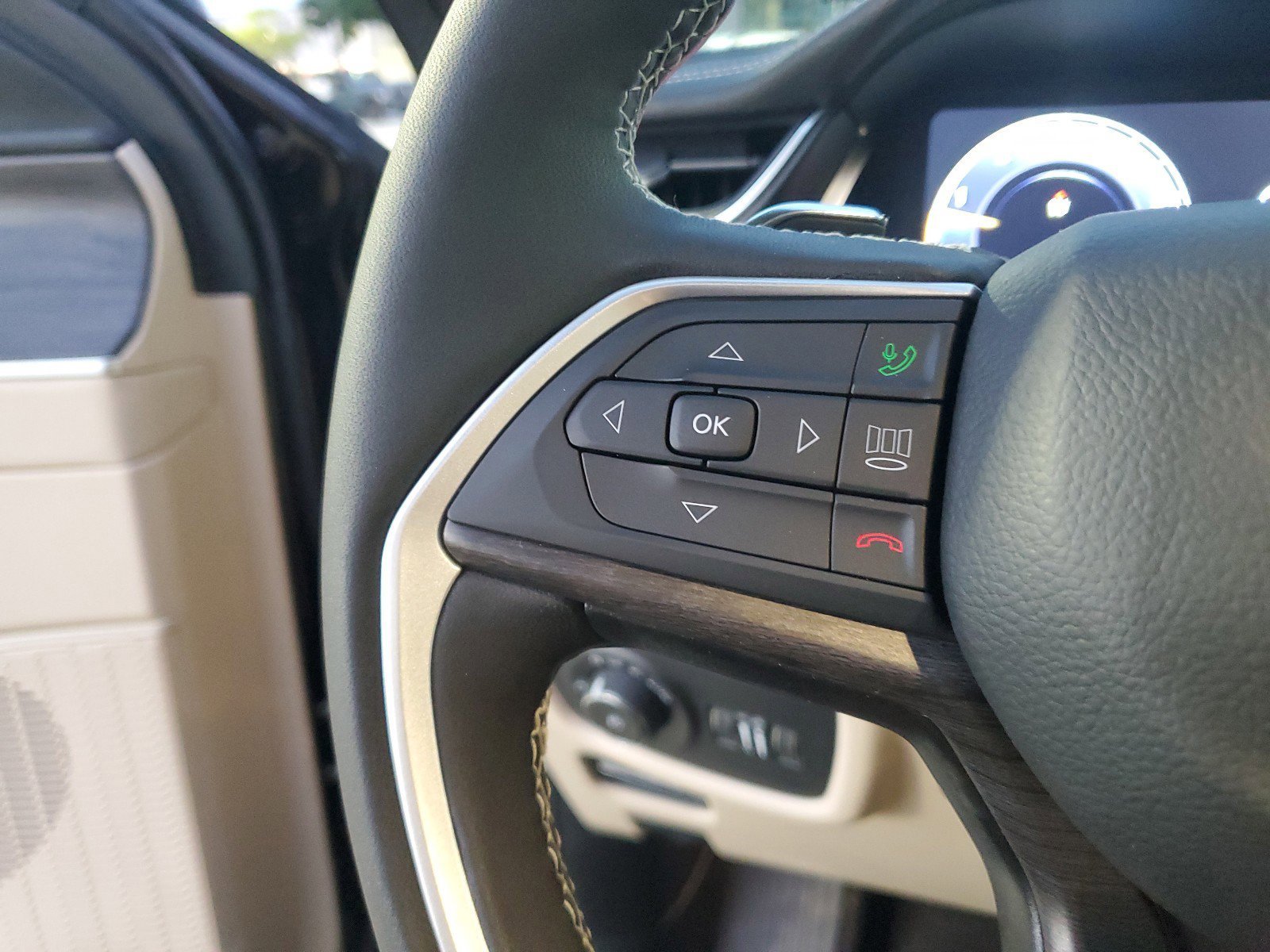 New 2025 Jeep Grand Cherokee Limited w/ Luxury Tech Group II image 30