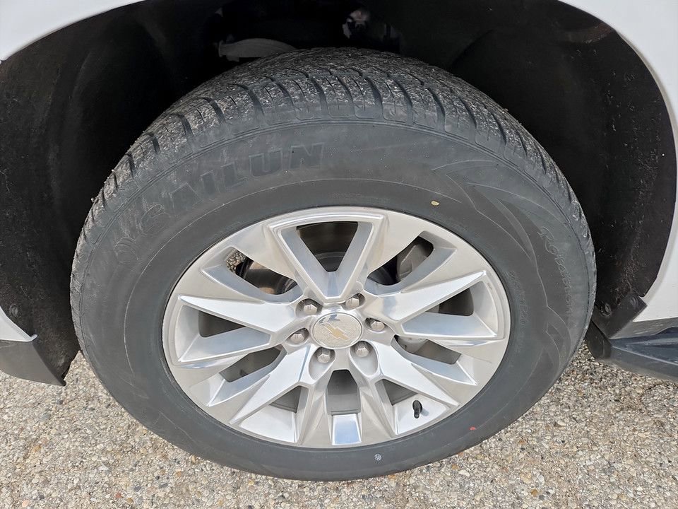 Used 2023 Chevrolet Suburban Premier image 33