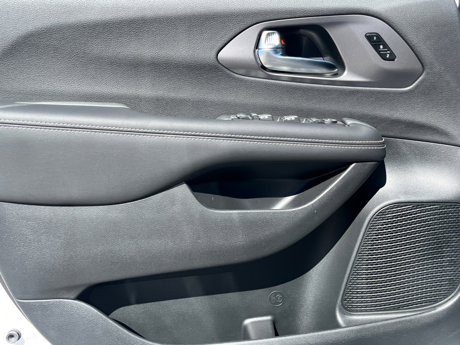 New 2026 Chrysler Pacifica Select image 15