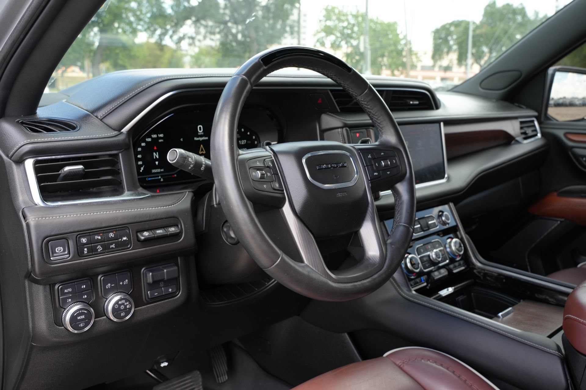 Used 2024 GMC Yukon Denali Ultimate AWD/4WD image 18
