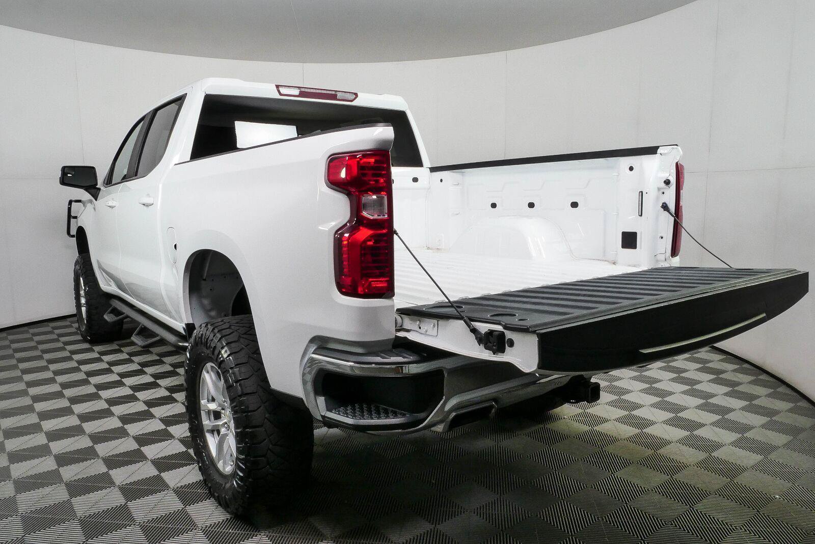 Certified 2021 Chevrolet Silverado 1500 LT w/ Z71 Off-Road Package AWD/4WD image 29