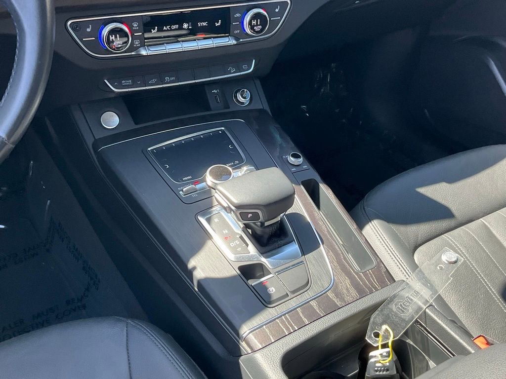 Used 2020 Audi Q5 e Premium w/ Convenience Package image 44