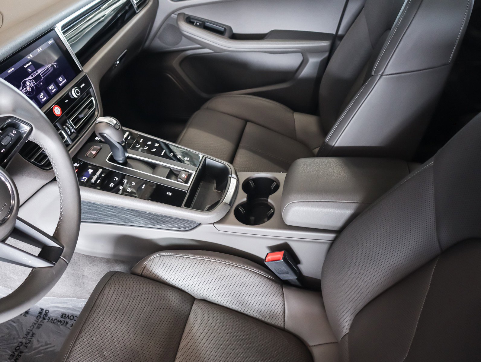 Certified 2025 Porsche Macan image 20