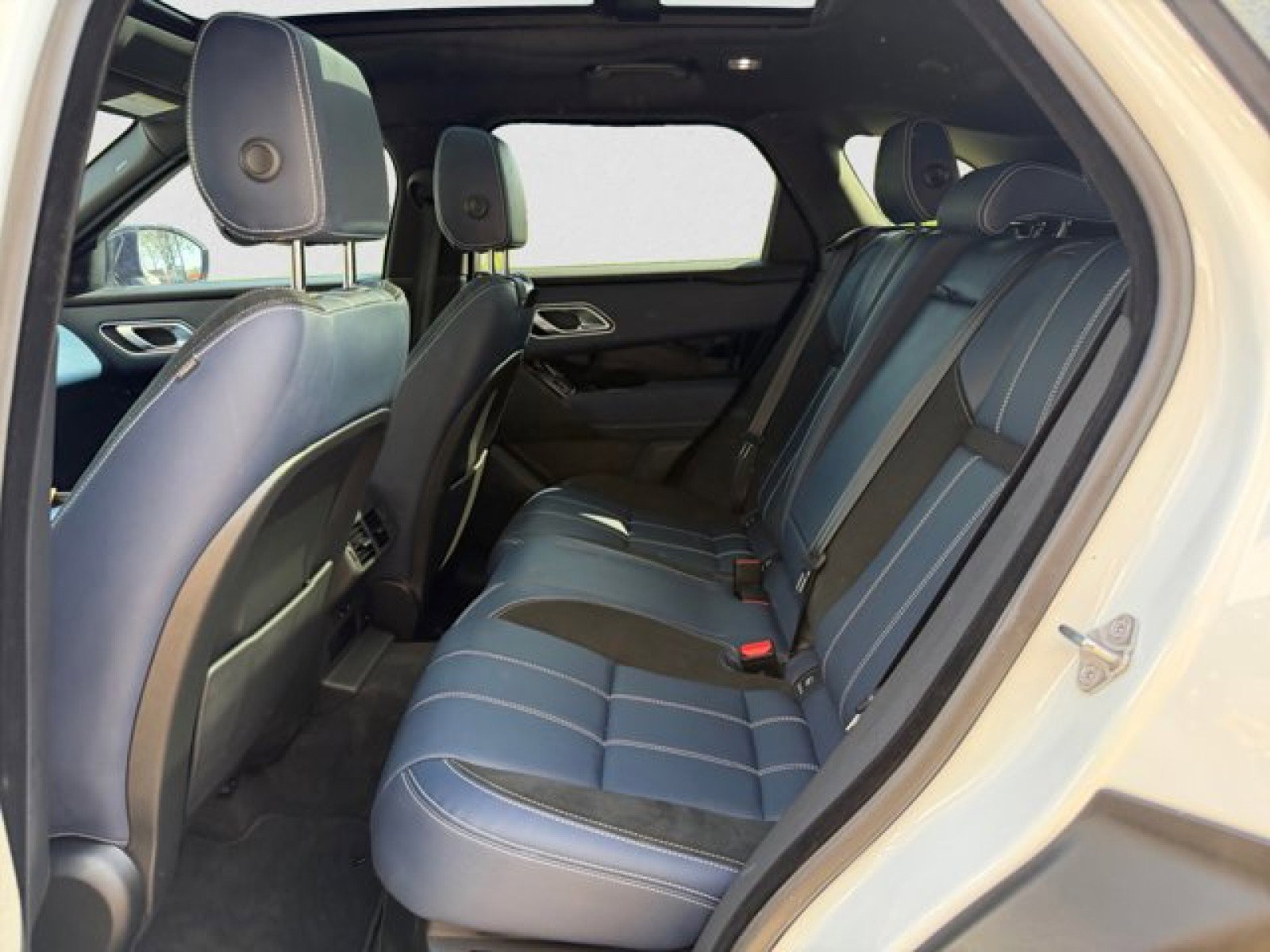 Certified 2023 Land Rover Range Rover Velar R-Dynamic S AWD/4WD image 18