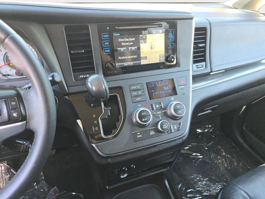 Used 2017 Toyota Sienna SE Premium FWD image 27