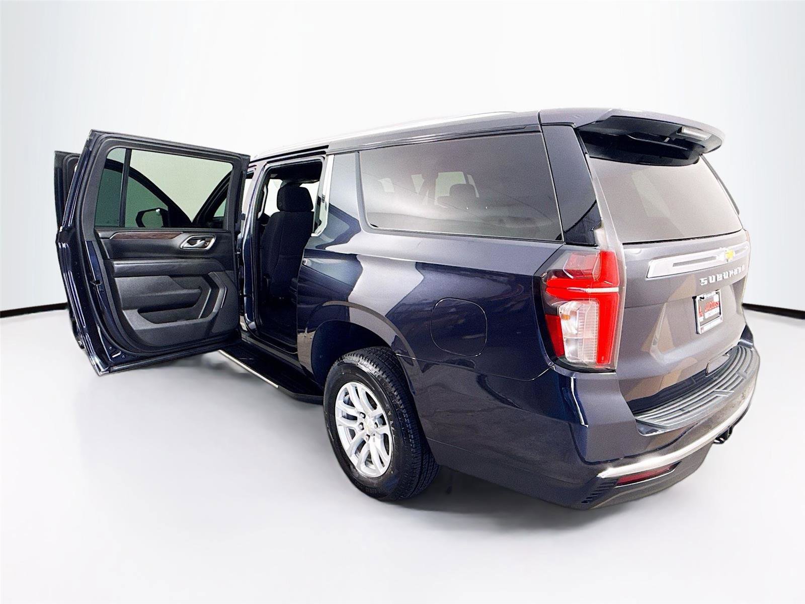 Used 2023 Chevrolet Suburban LS image 38