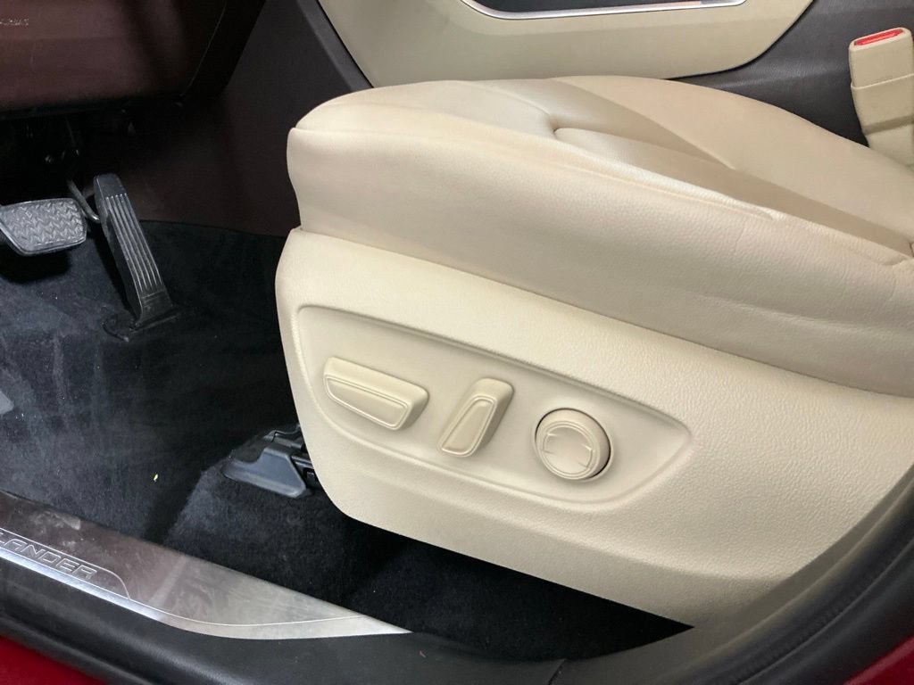 Used 2022 Toyota Highlander XLE FWD image 19
