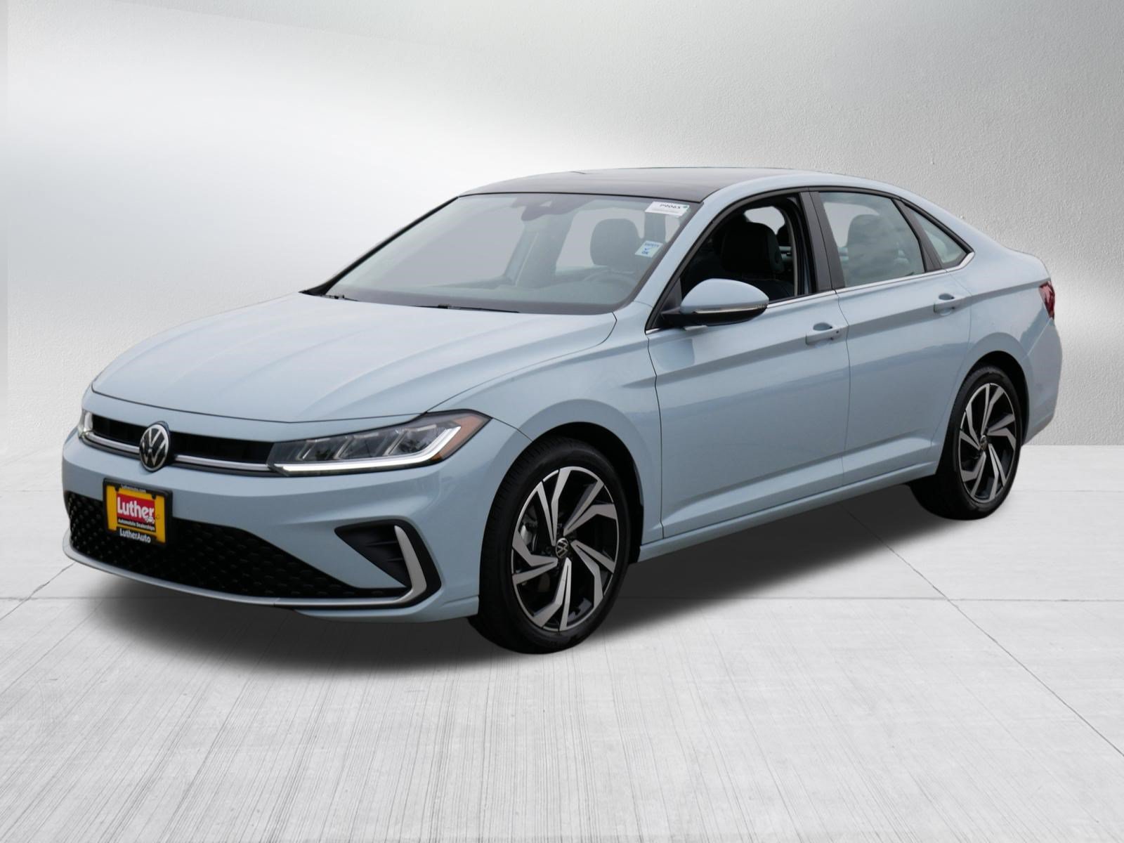 Used 2026 Volkswagen Jetta SEL FWD image 3