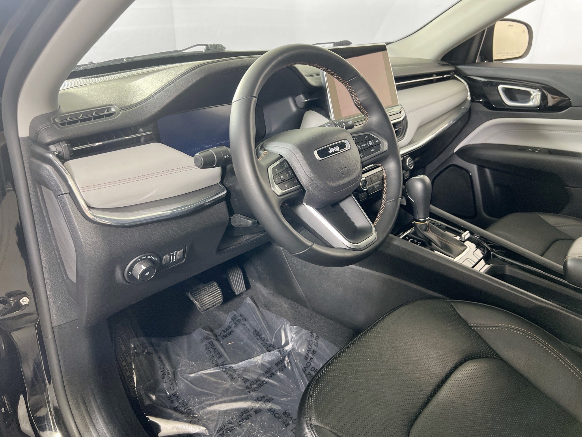 Used 2022 Jeep Compass Limited w/ Elite Group AWD/4WD image 9