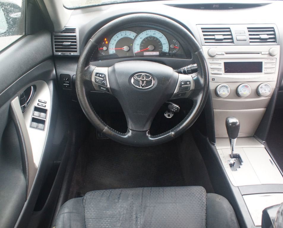 Used 2011 Toyota Camry SE w/ SE Extra-Value Pkg #1 FWD image 5