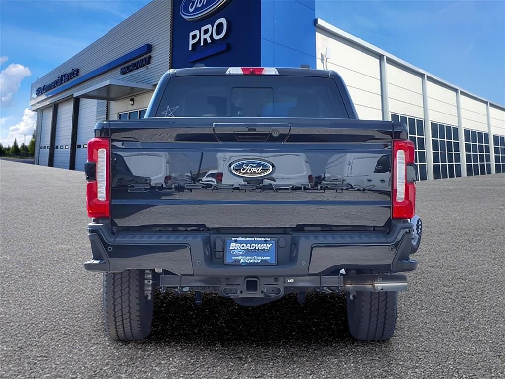 New 2026 Ford F250 Lariat w/ Black Appearance Package image 31