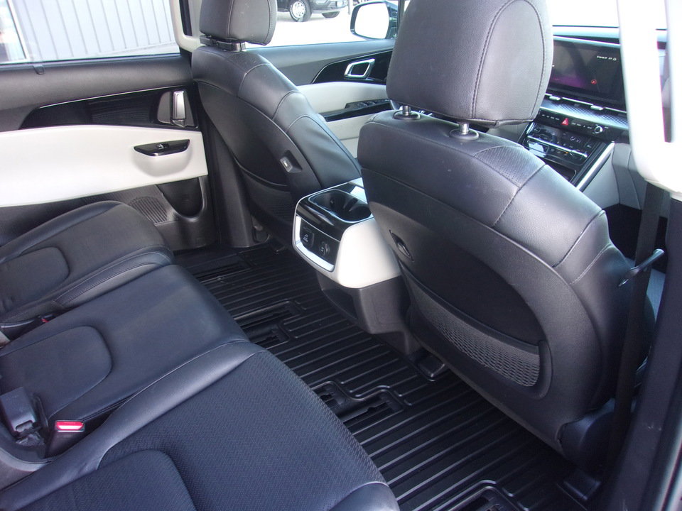 Used 2024 Kia Carnival SX Prestige image 15
