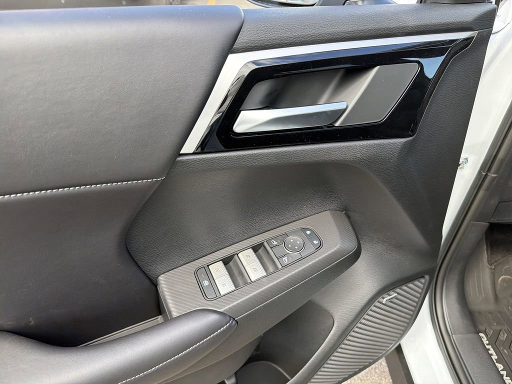 New 2026 Mitsubishi Outlander LE FWD image 15