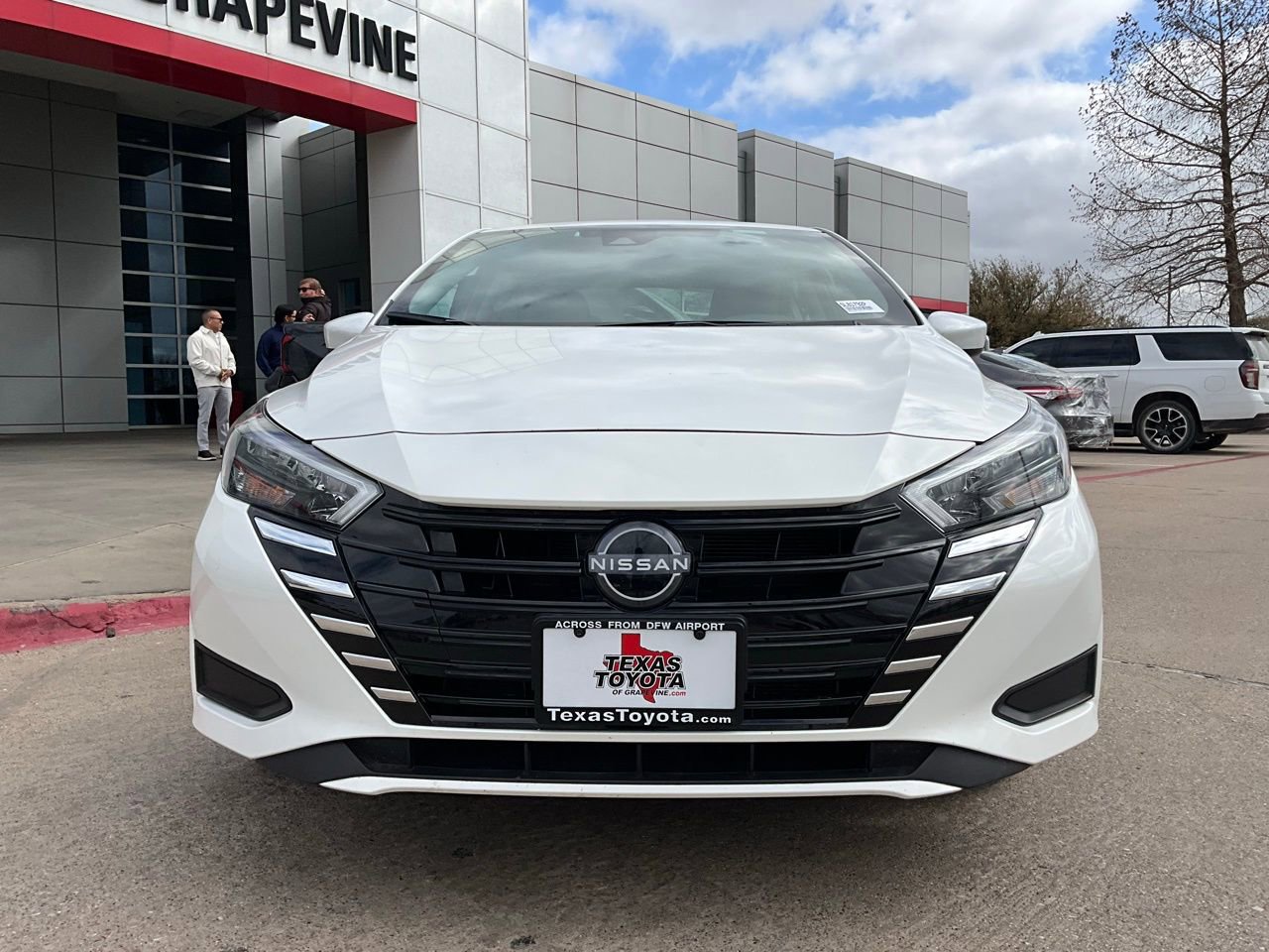 Used 2025 Nissan Versa SV image 3