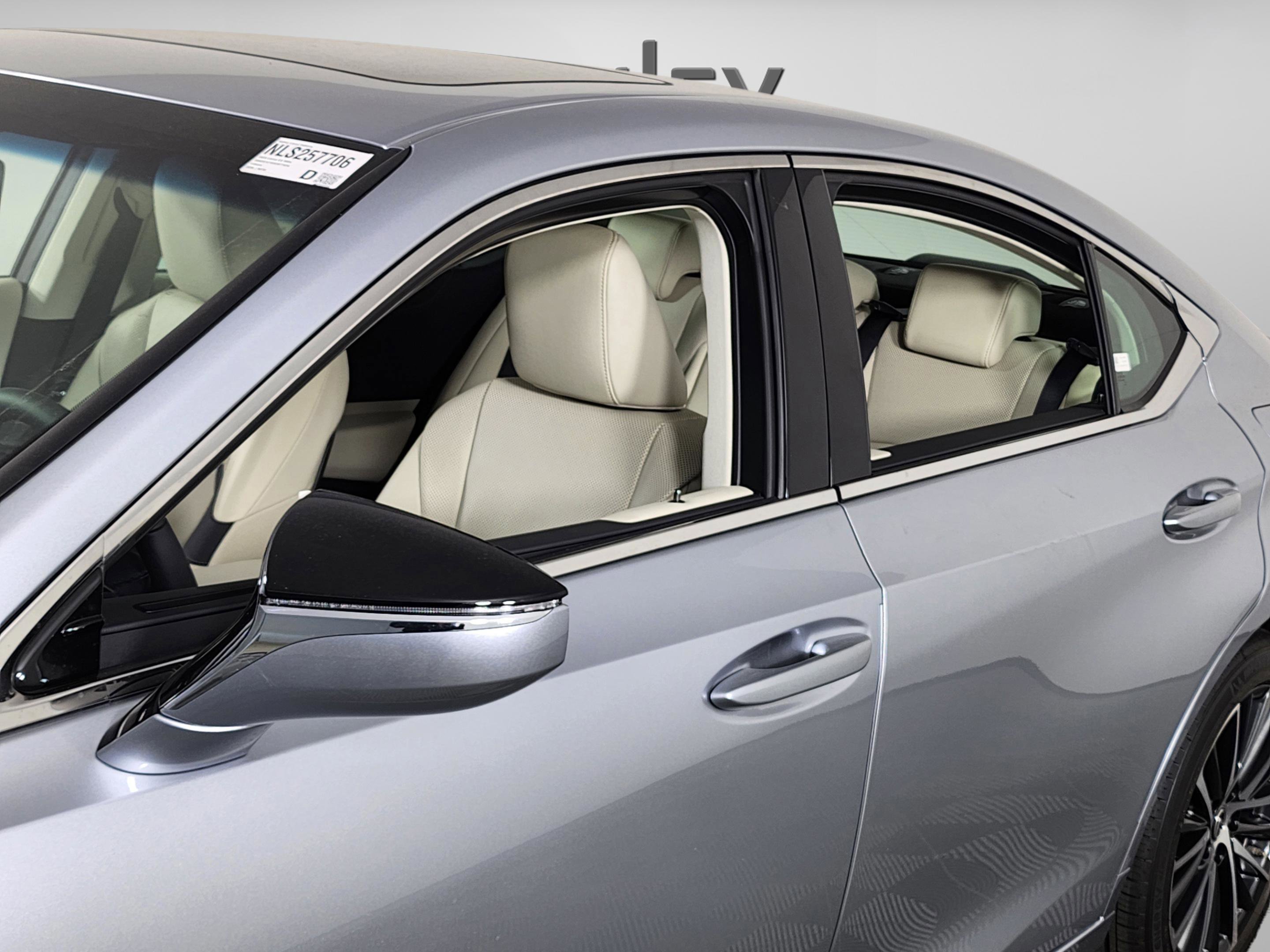 New 2025 Lexus ES 300h w/ Premium Package image 12