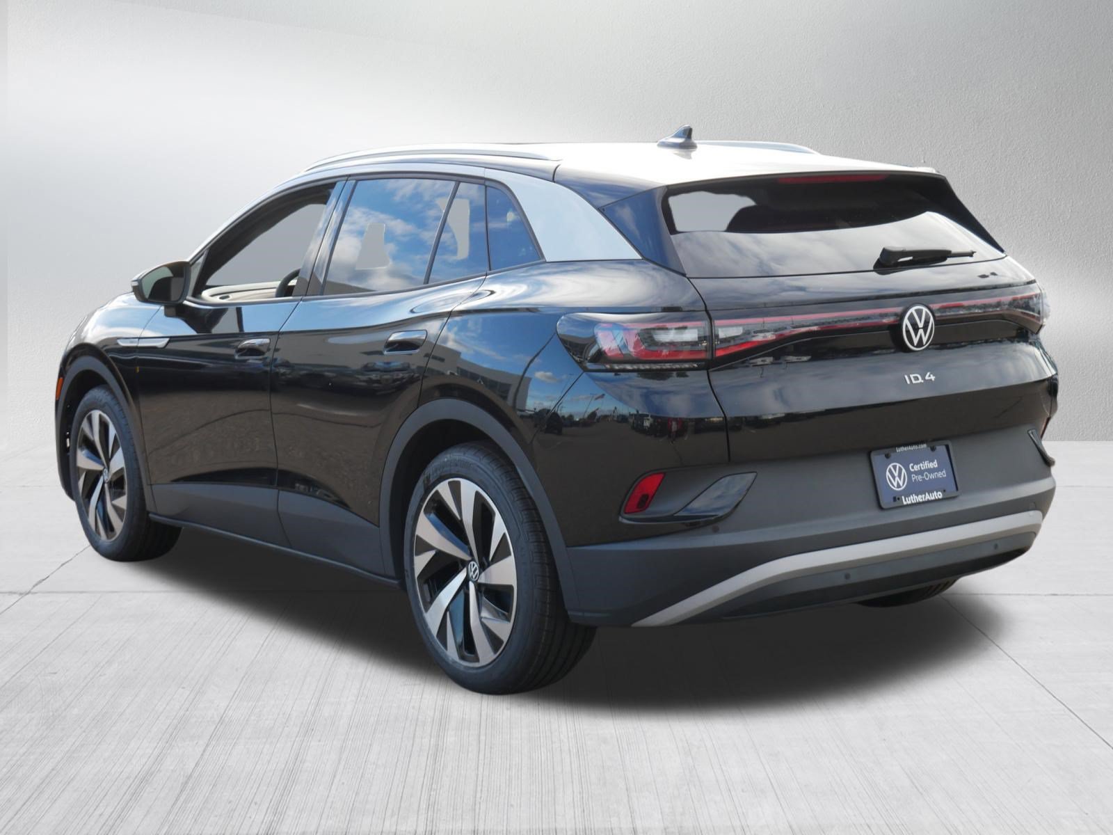 Certified 2022 Volkswagen ID.4 Pro S w/ Gradient Package RWD image 5