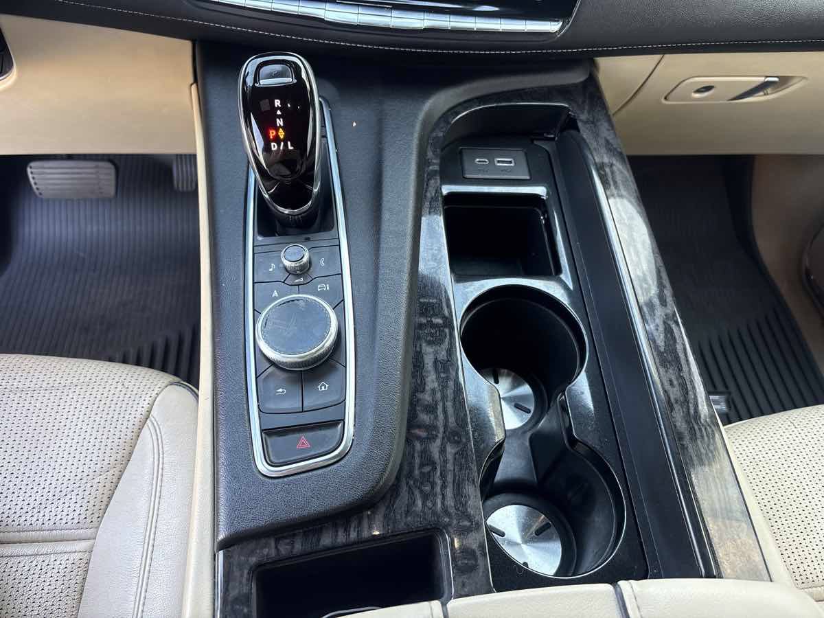 Used 2021 Cadillac Escalade ESV Premium Luxury w/ Driver Assist Tech Package RWD image 31