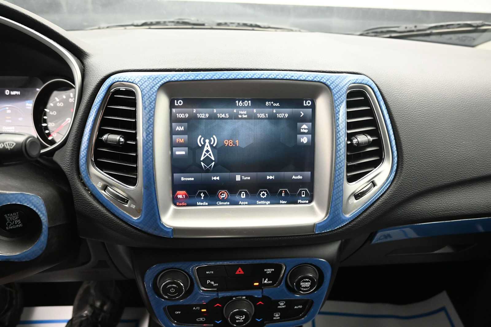 Used 2018 Jeep Compass Latitude w/ Popular Equipment Group AWD/4WD image 35