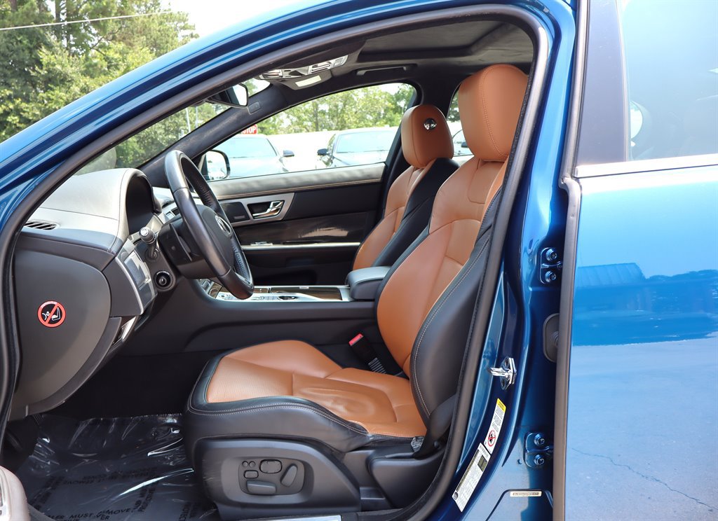 Used 2013 Jaguar XF R RWD image 19