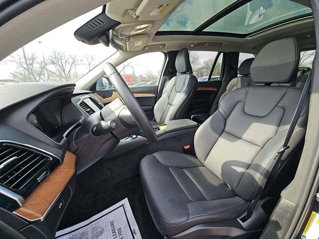 Used 2025 Volvo XC90 B6 Plus image 18